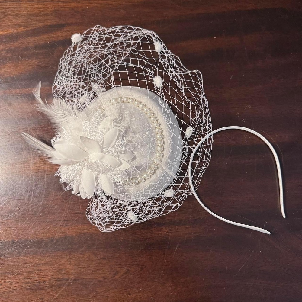 White Fascinator Hat Birdcage Veil Pearl Flower Wedding Tea Party Headband Clip